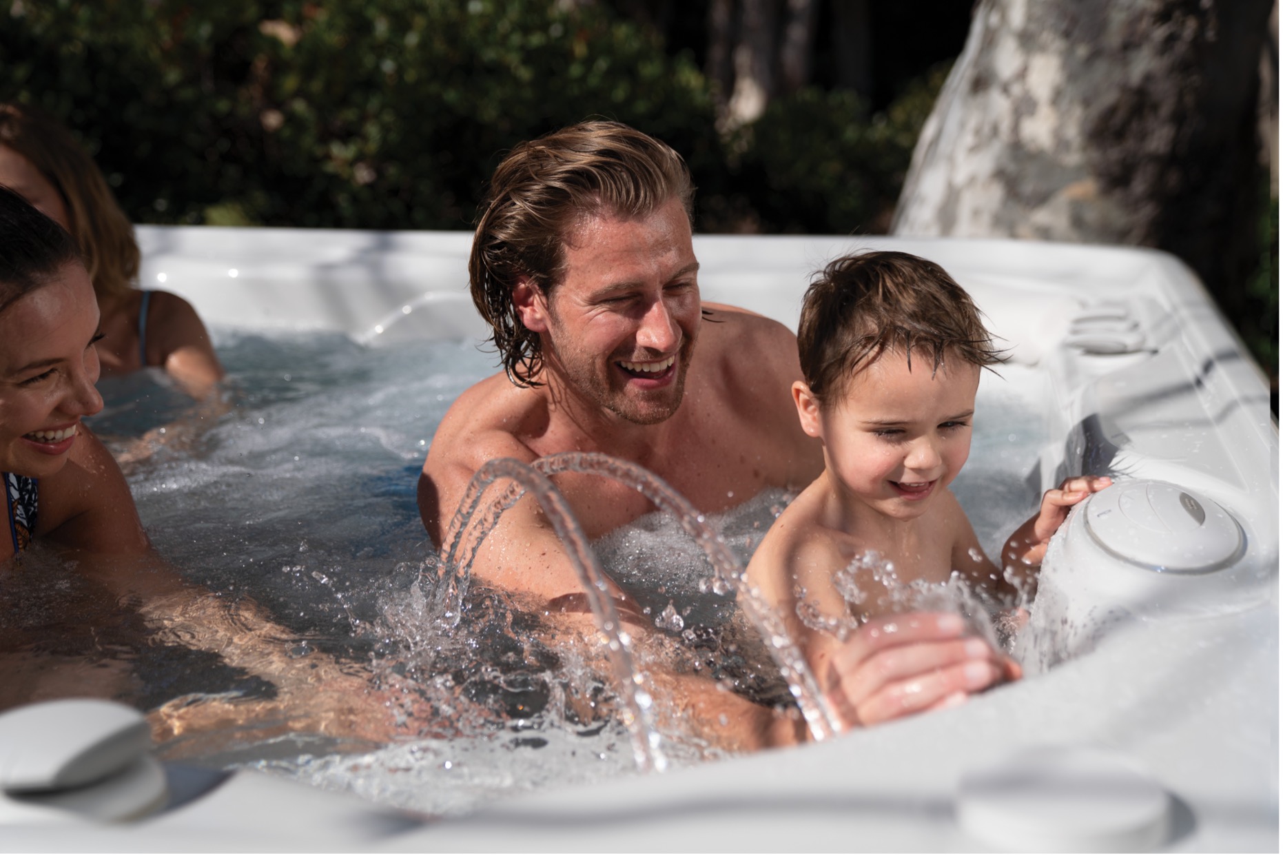 The Top 5 Reasons to Buy Your Family a Hot Tub